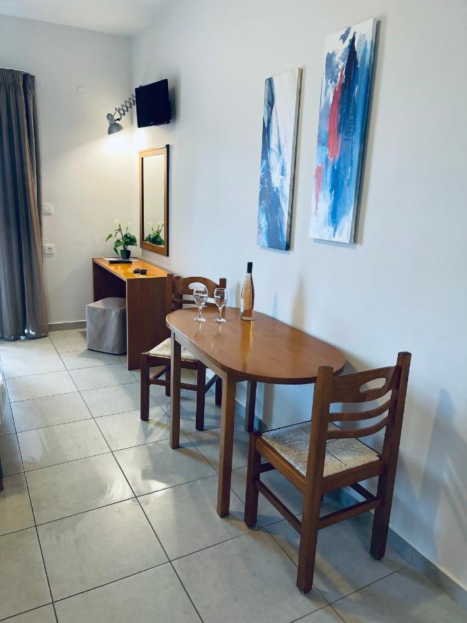 Amaryllis Aparthotel Platanés Екстериор снимка