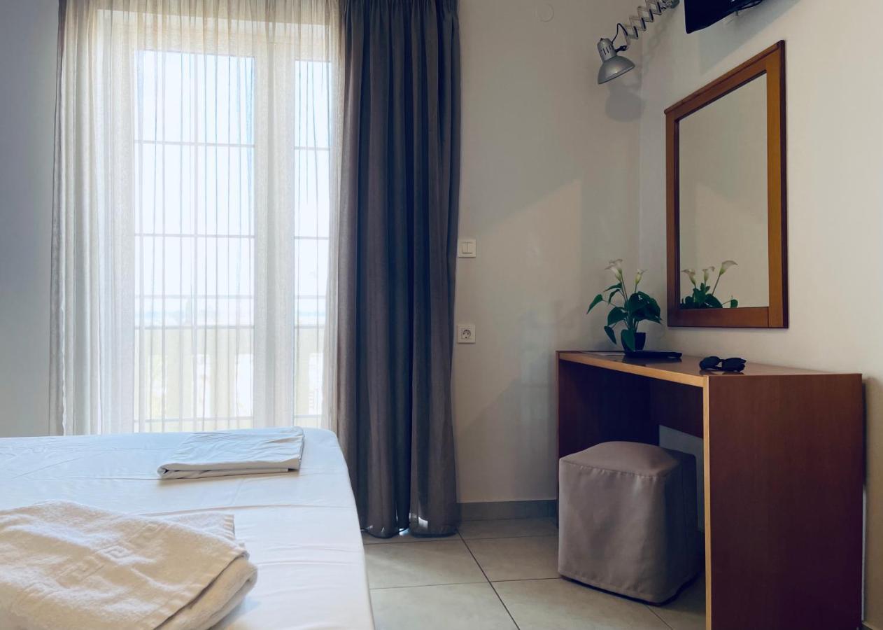 Amaryllis Aparthotel Platanés Екстериор снимка