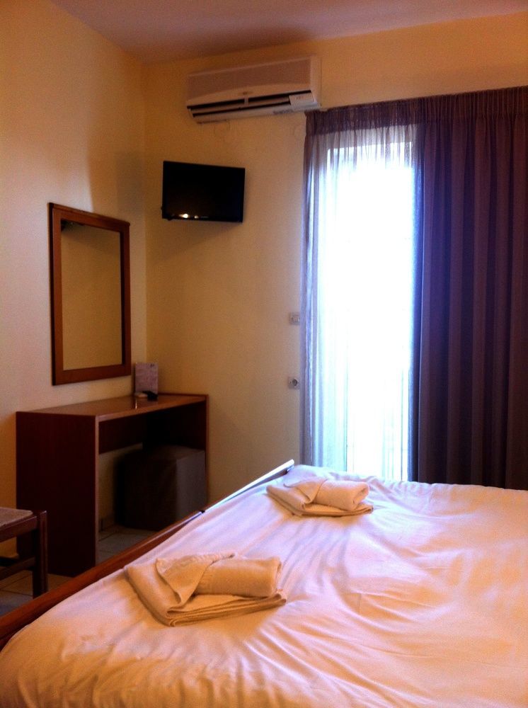 Amaryllis Aparthotel Platanés Екстериор снимка