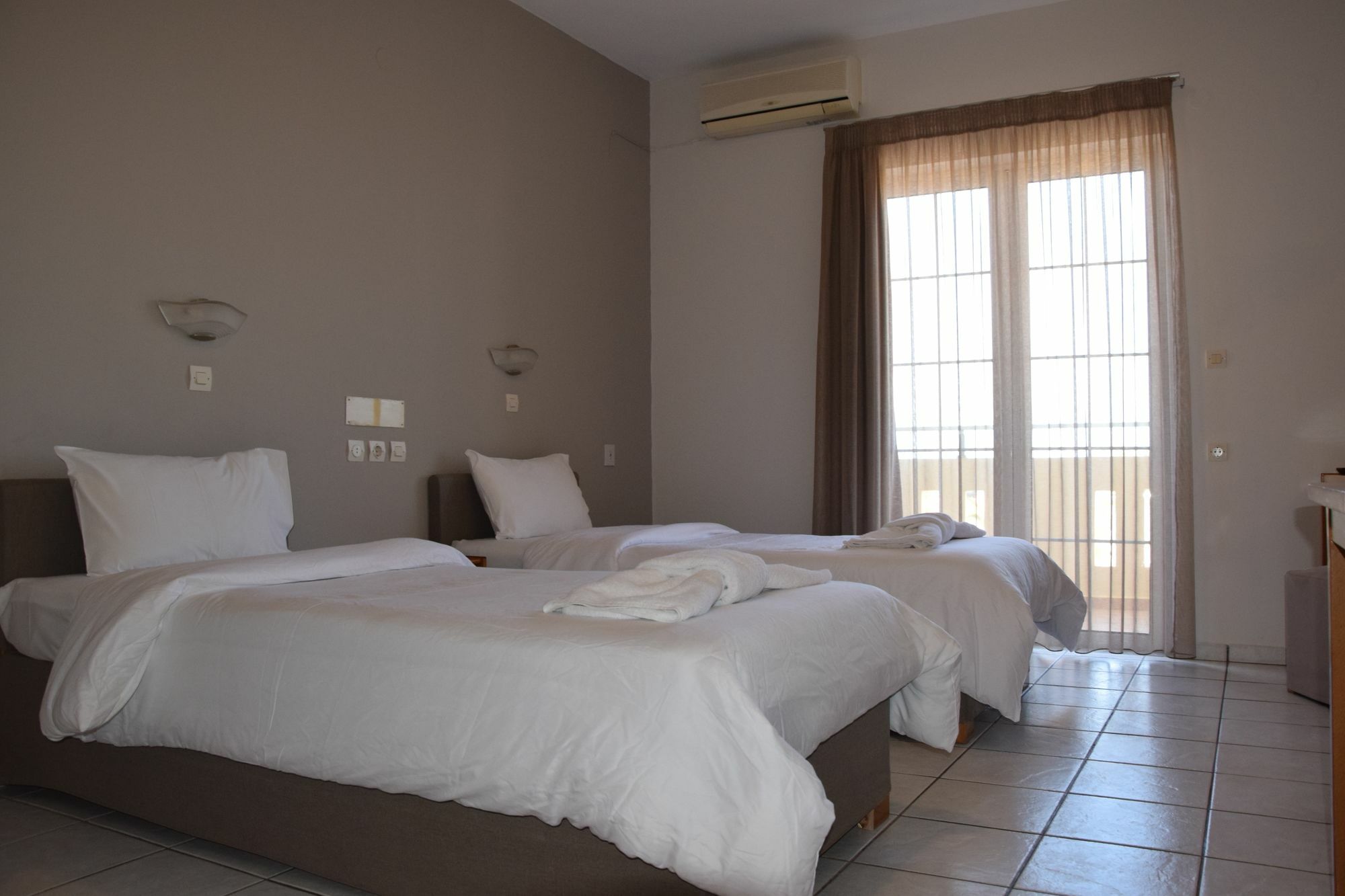 Amaryllis Aparthotel Platanés Екстериор снимка